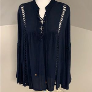 Final sale!Romeo&Juliet CouturebellsleevesTop